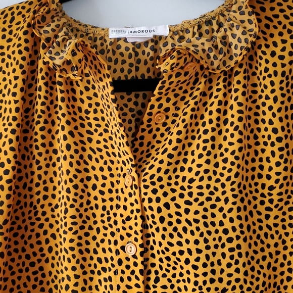 Glamorous Giraffe Print Button Down crop top - Picture 3 of 12
